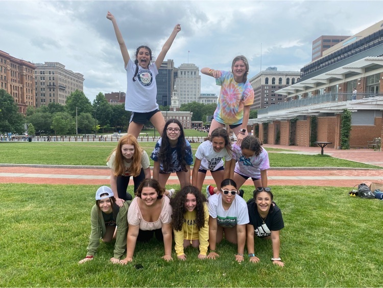 students in a human pyramid outside their hotel in Philly